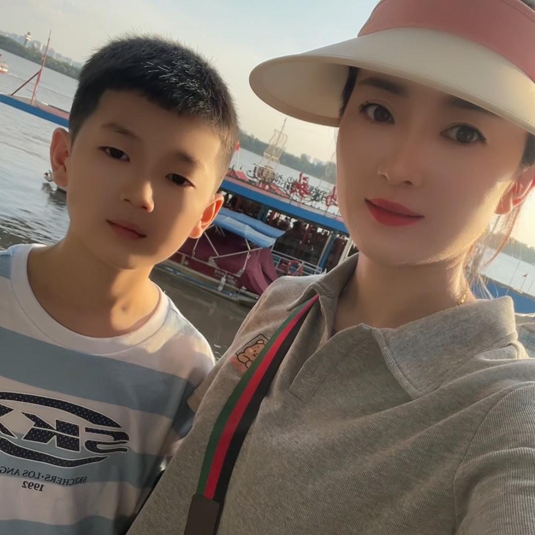 贵夫人精品女装批发