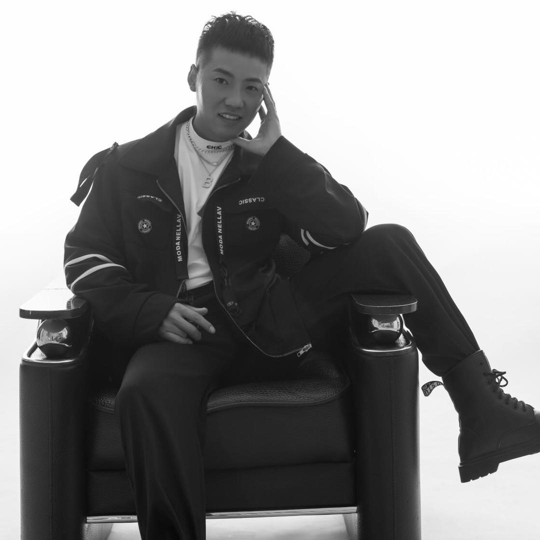 无名造型岳店长