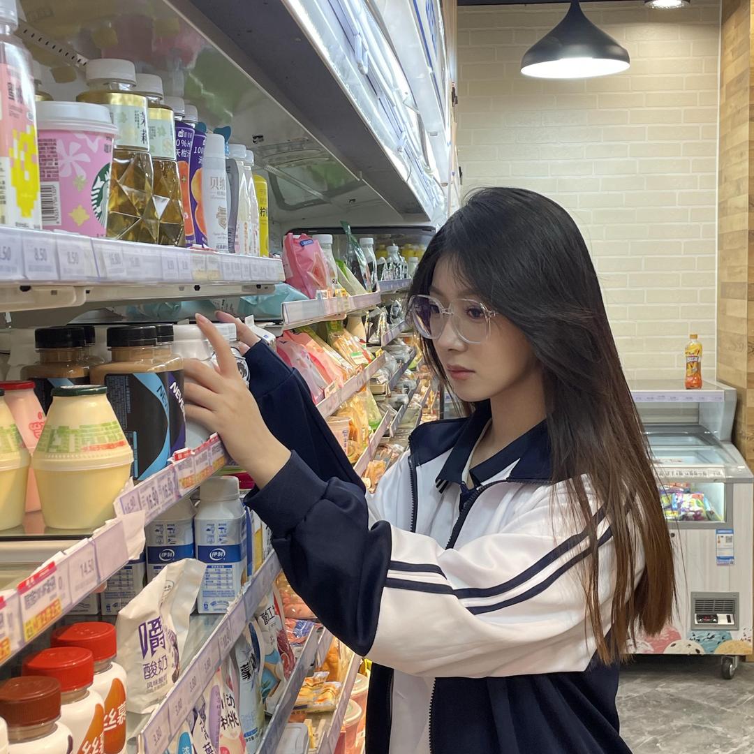 杨小艺⁹²¹¹