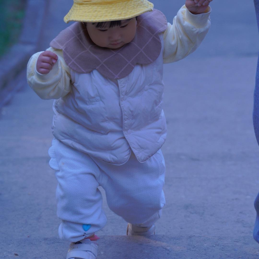 摸摸脑袋圆圆