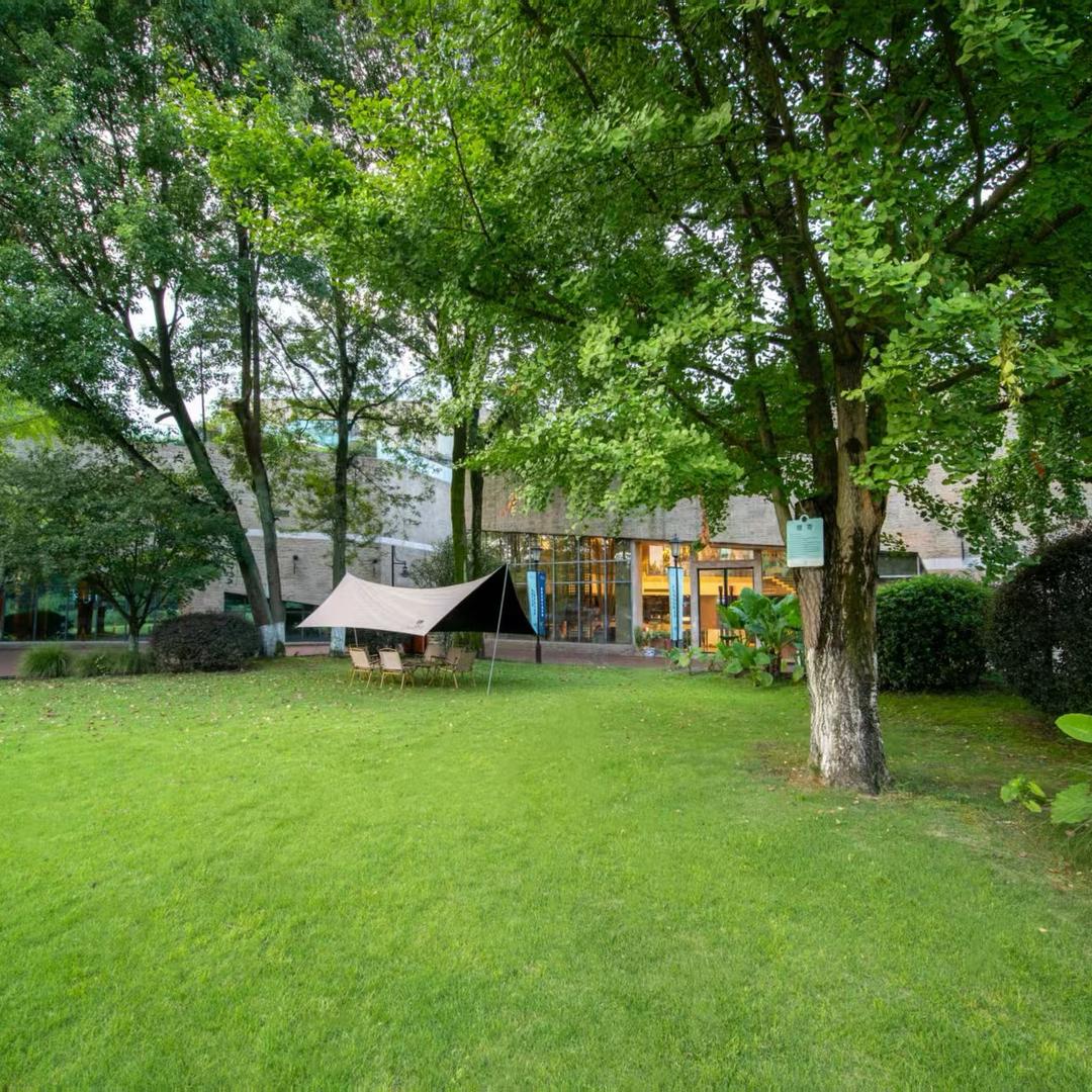 青城山隐沫温泉酒店丽丽吖