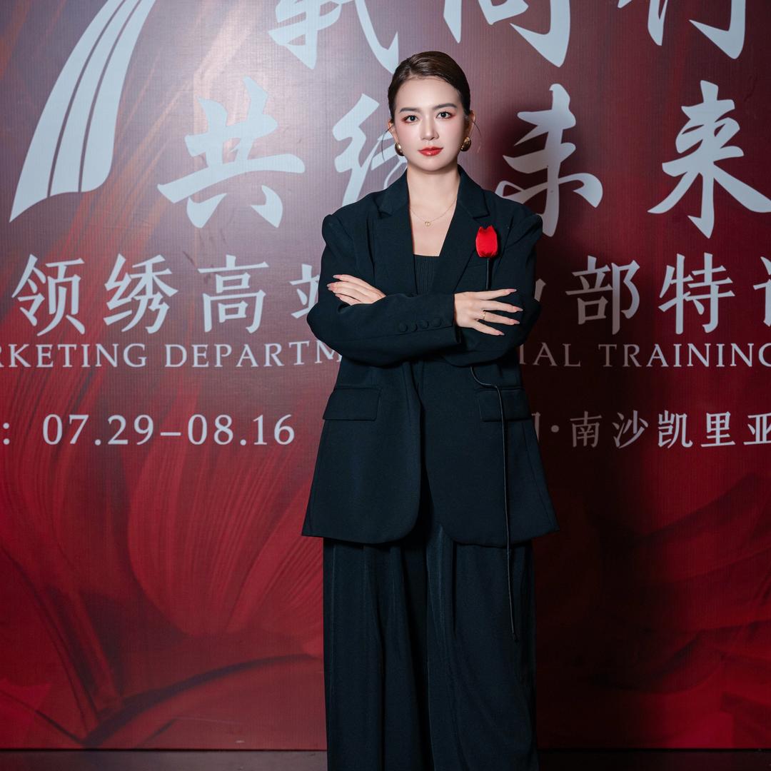 领绣家林弟子 伊一
