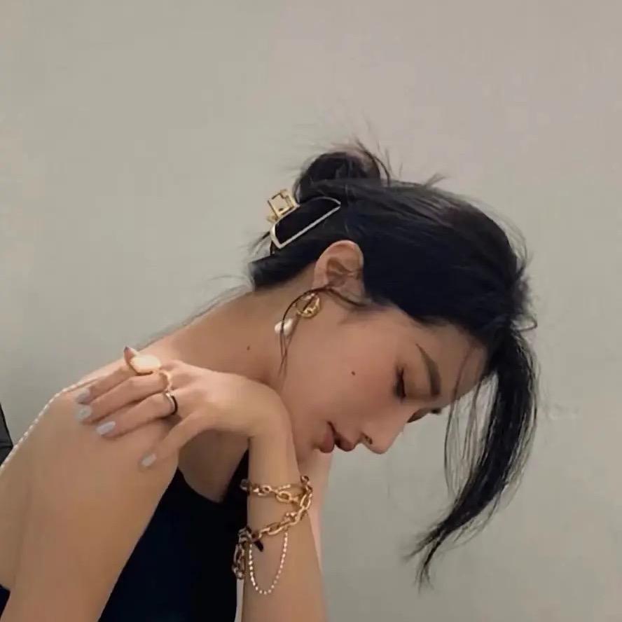 伊人轻奢女装店