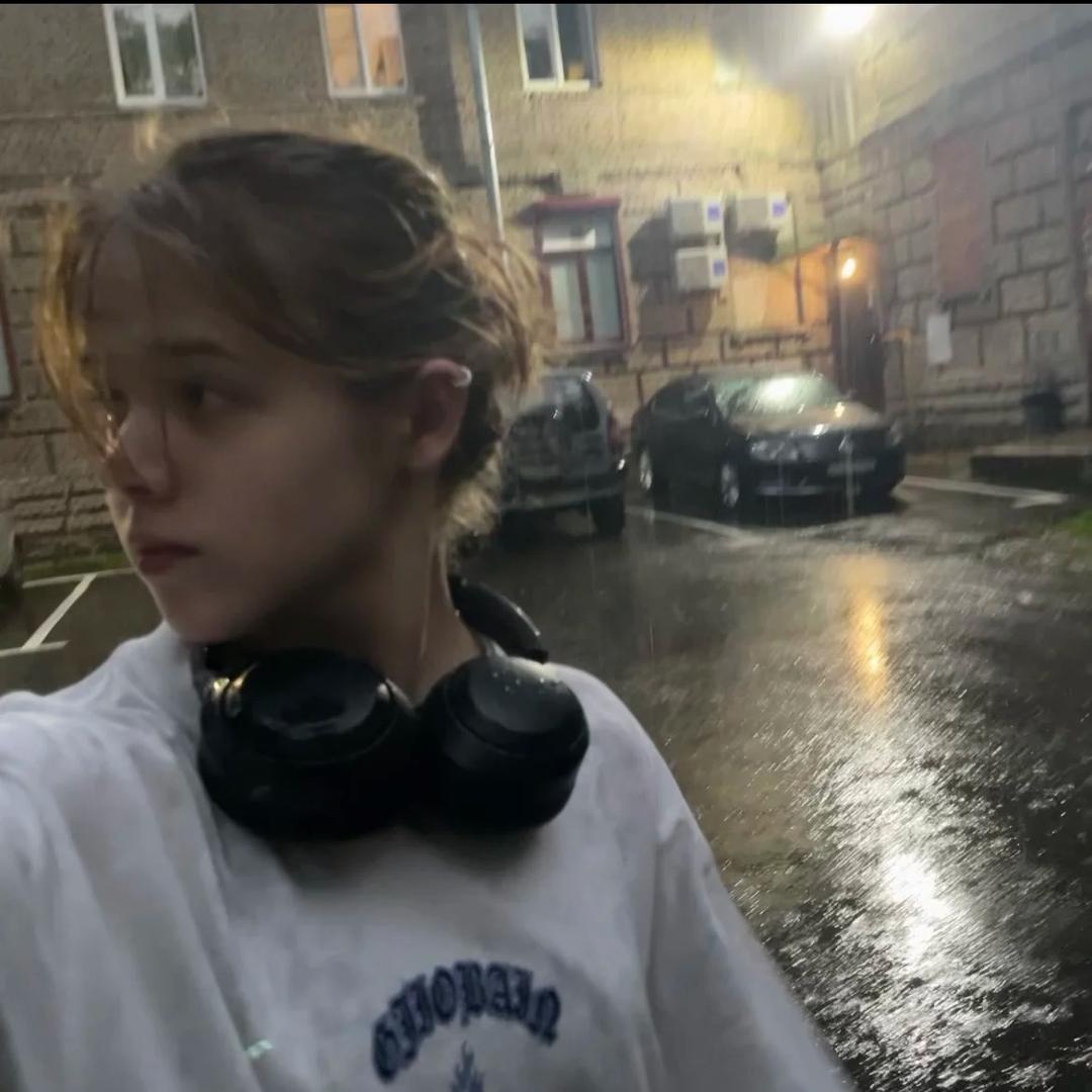 ～