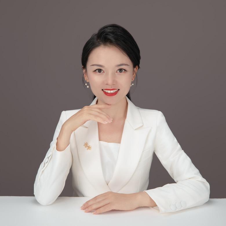 主持人李思