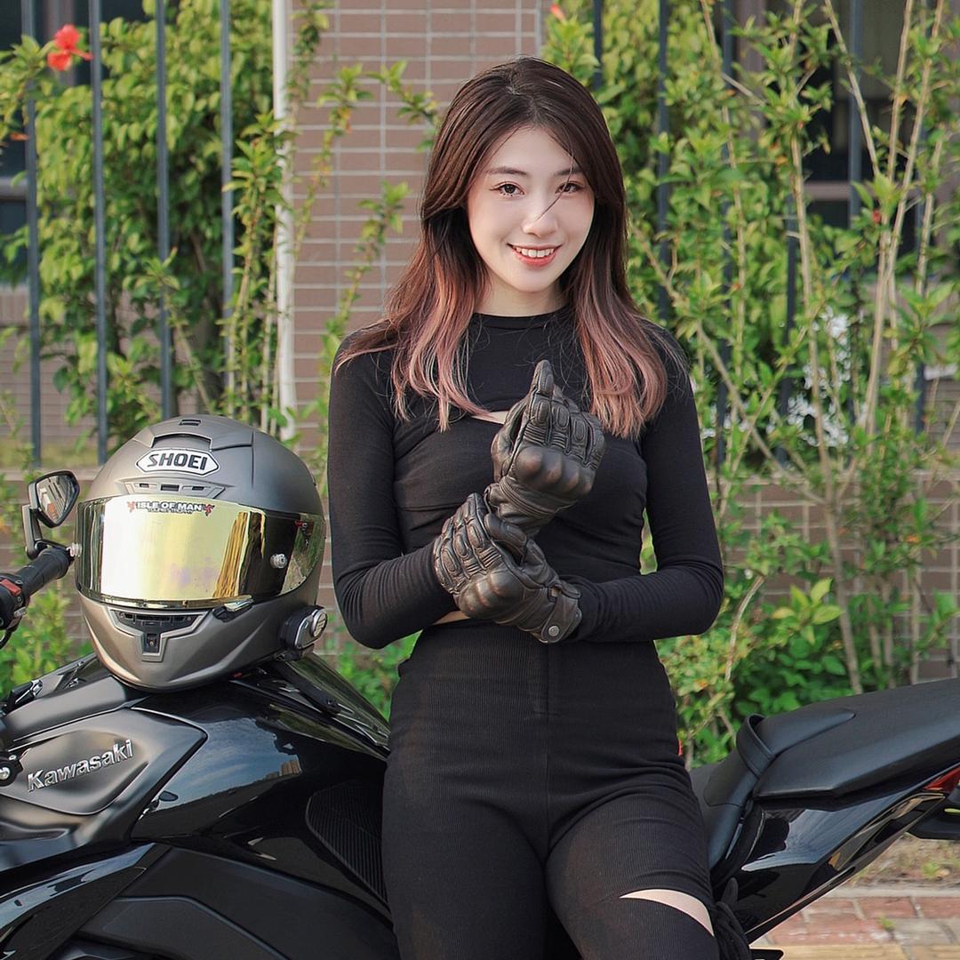 玩车的小小