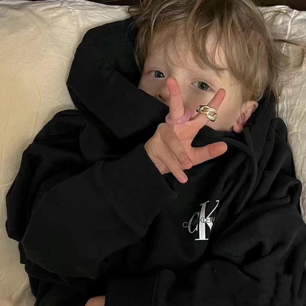 ✌️
