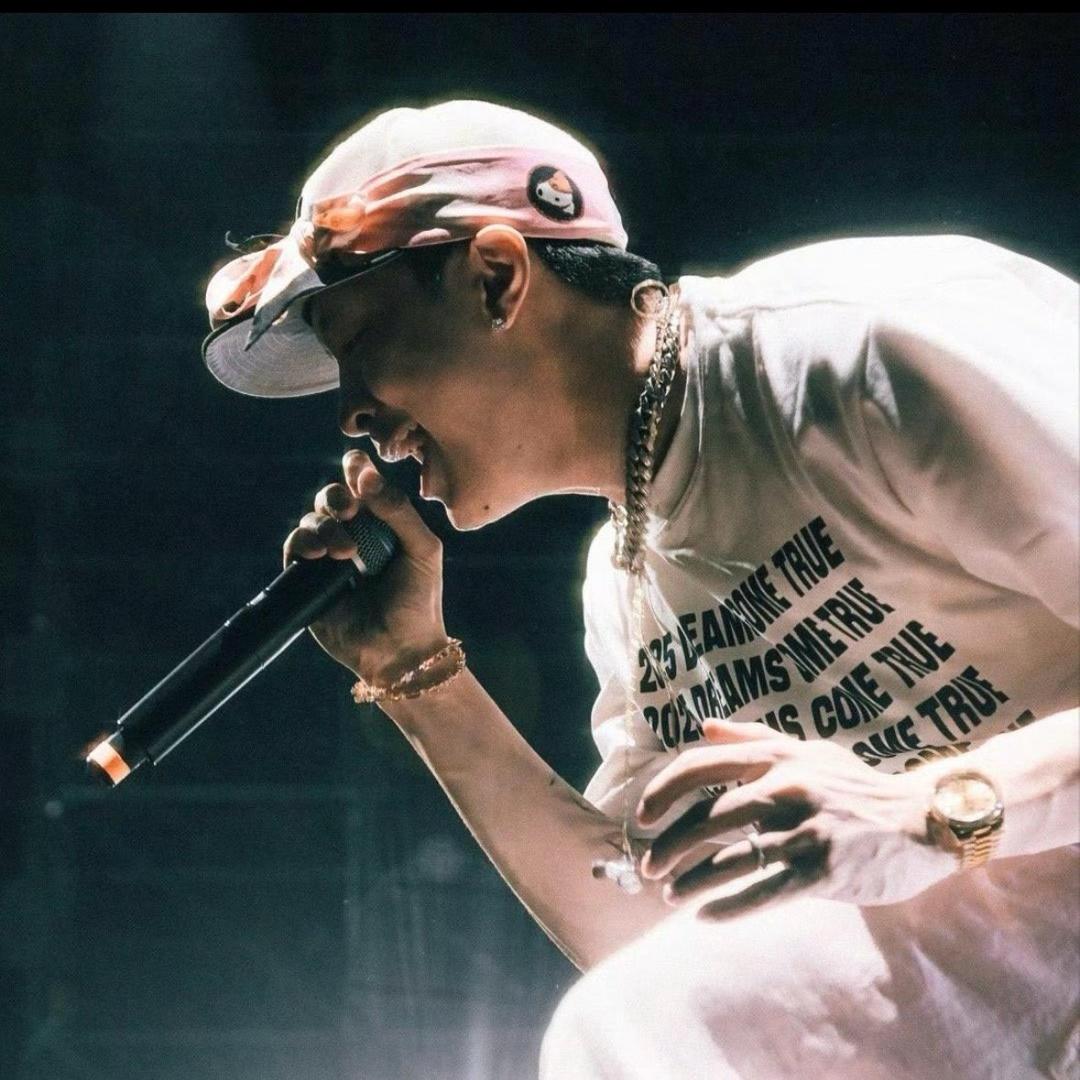 Lee。