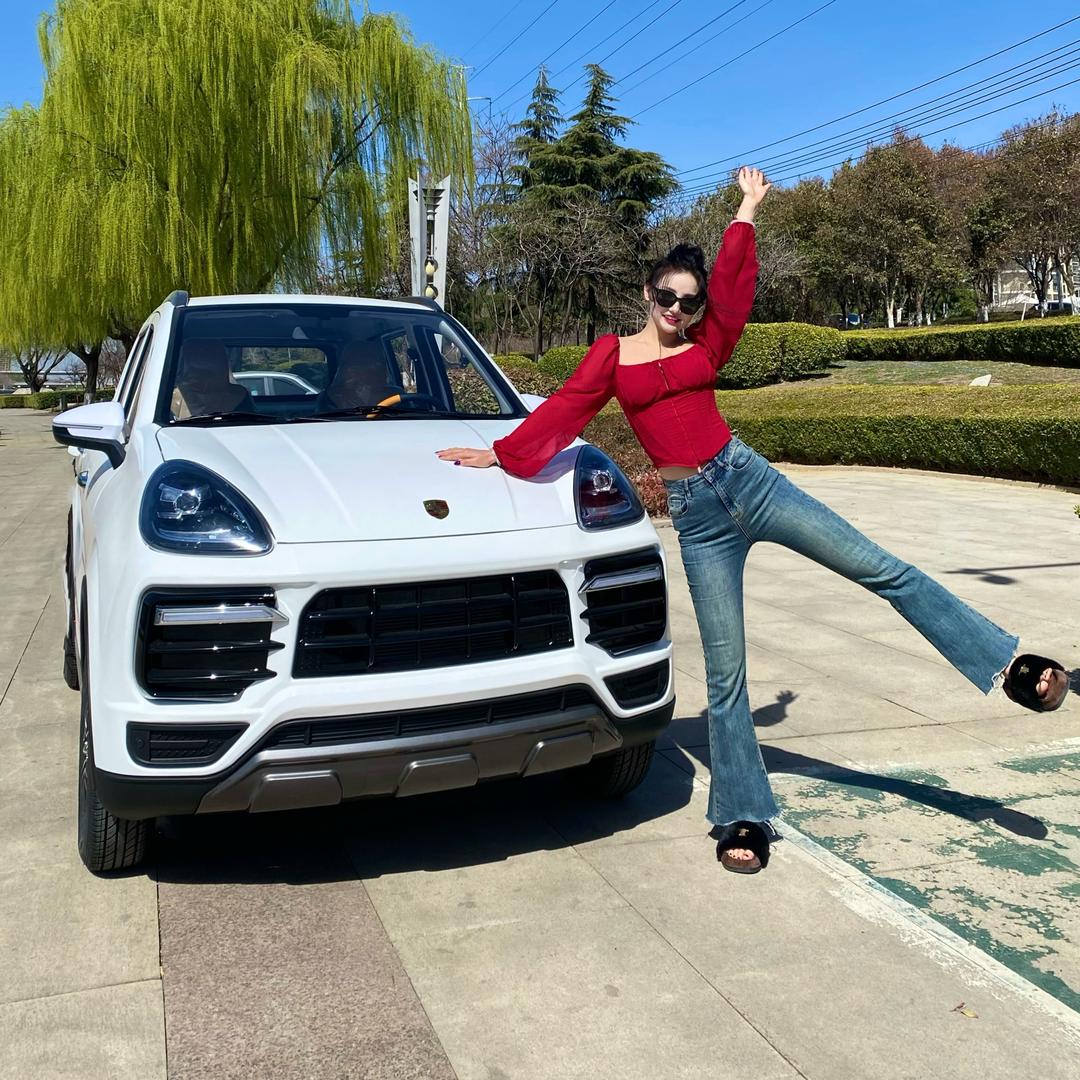 怡宝新能源汽车行.