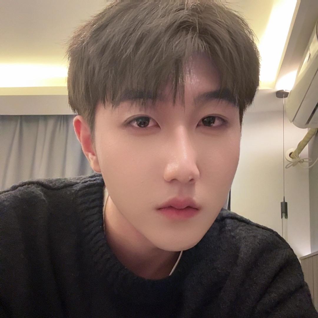 微卷的腿毛-半剑