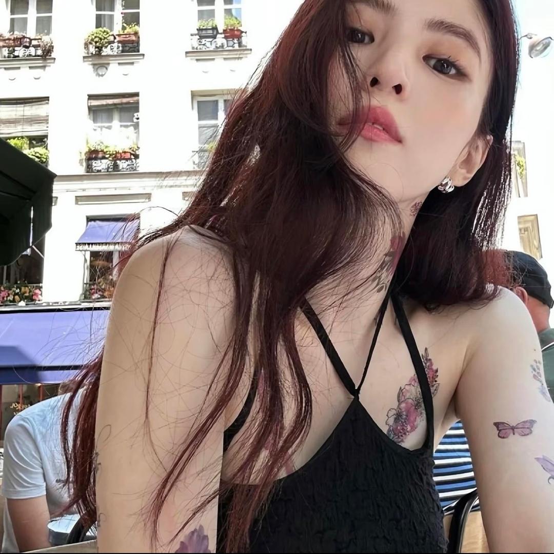 QiQi.