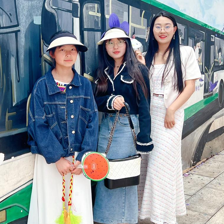 会泽小四姐与快乐小娅赛