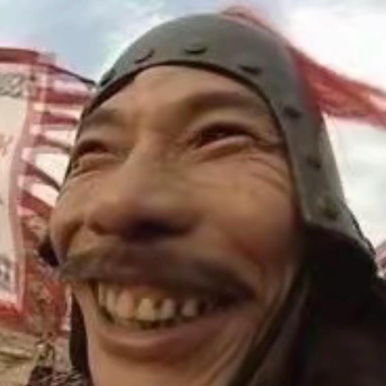 指挥瞎子猛踹瘸子的那条好腿🦵