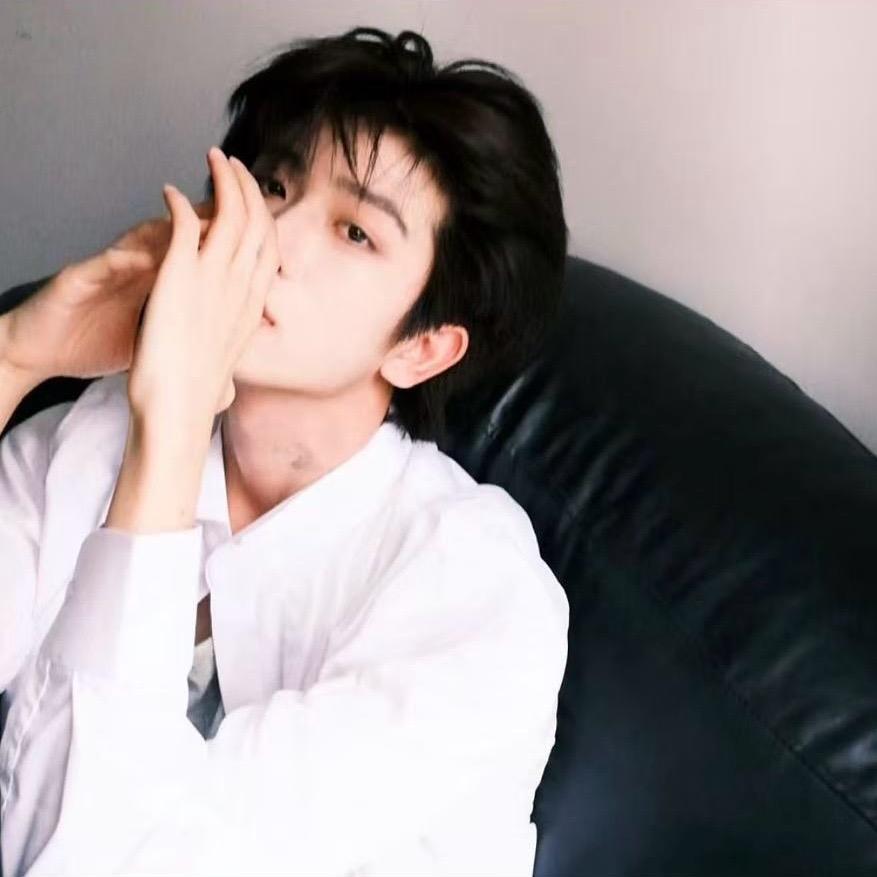 天天不吃饭💫