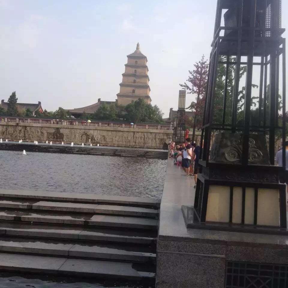 欣欣百货商城《商品在橱窗》