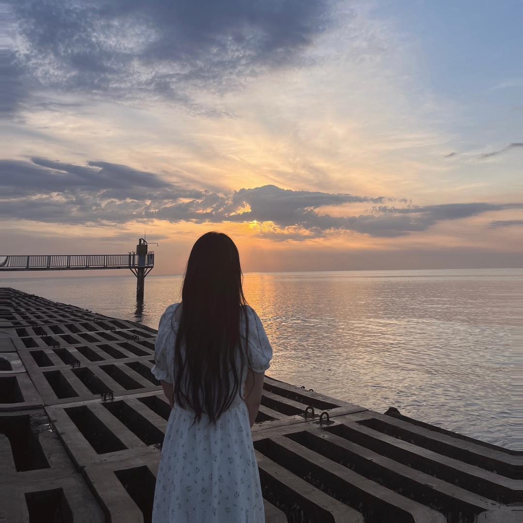 月亮也说晚安🌙
