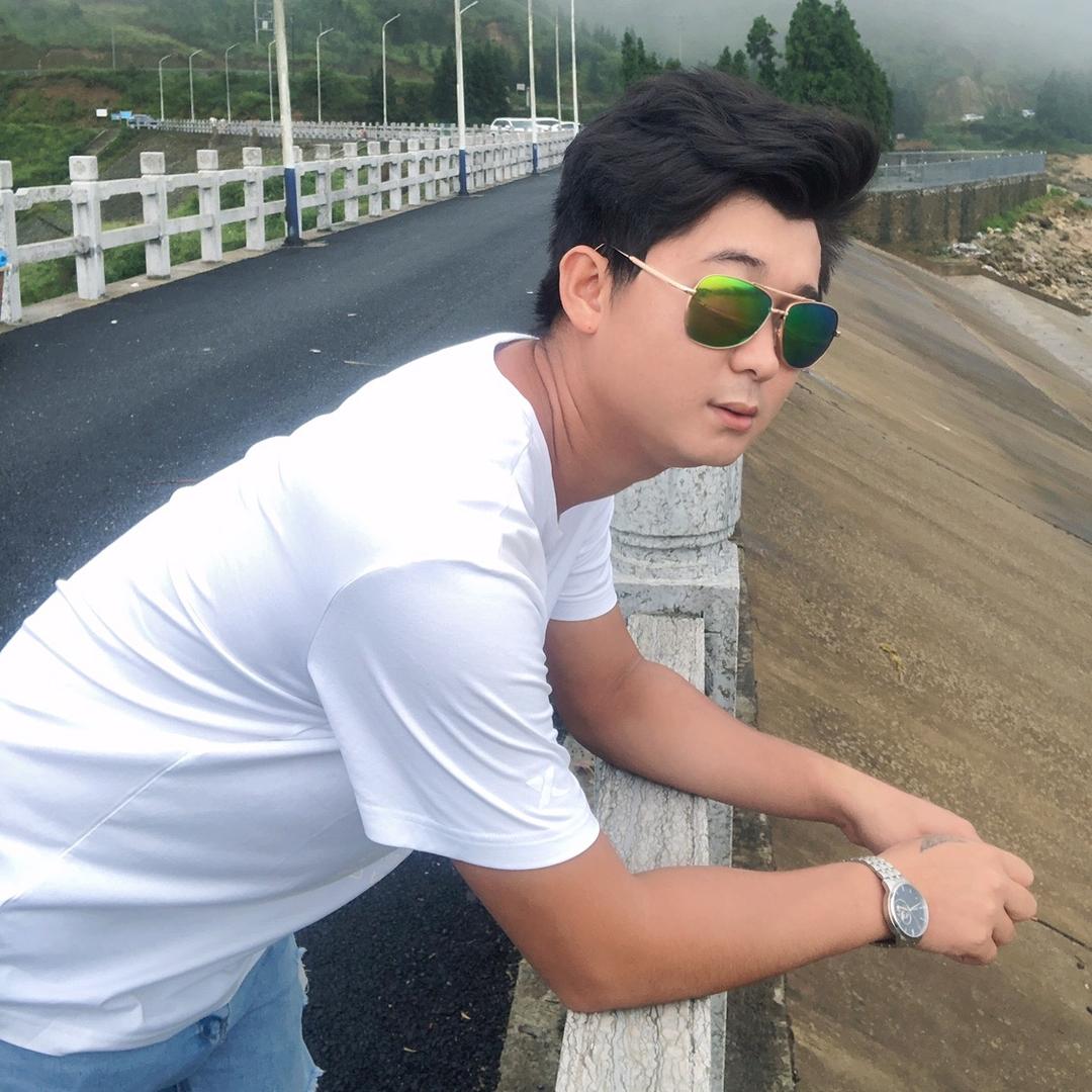 👉🏻小罗同志👈🏻