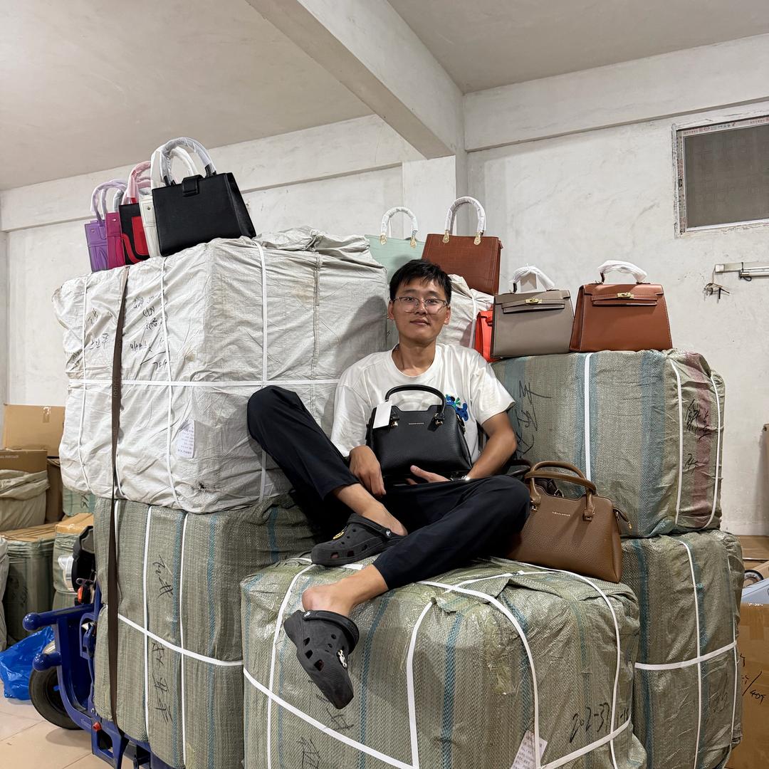 广州箱包尾货库房