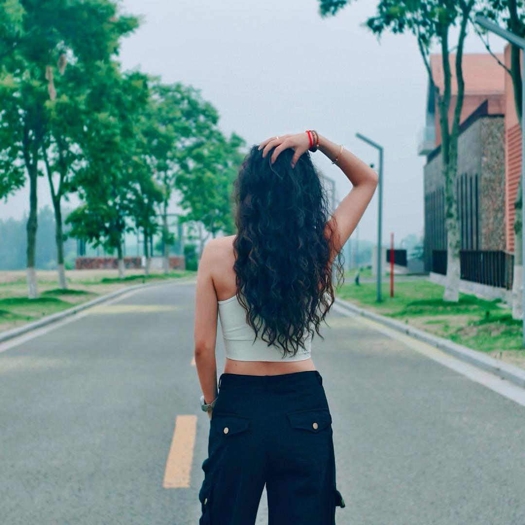 Zhang利利利呀