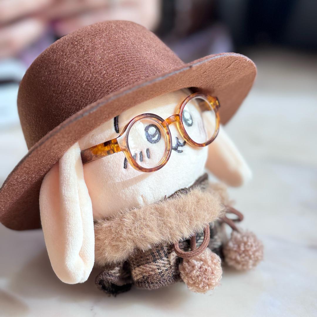 乌萨奇扶老奶奶闯红灯