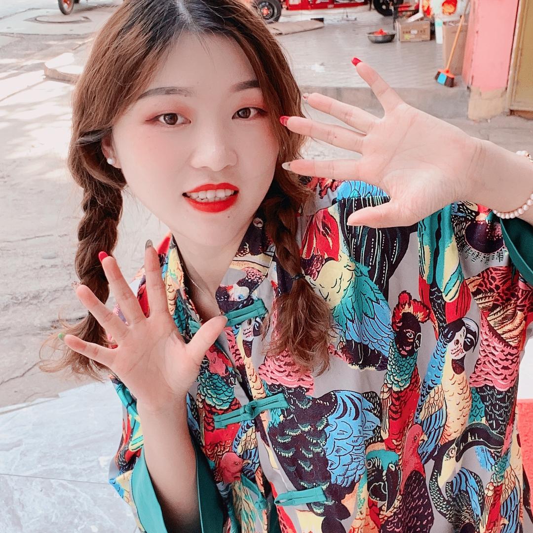 婵魅魅（迷城美甲）