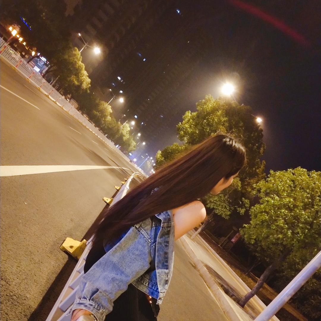 婷婷。