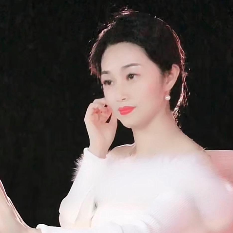 雪中的月亮🎤