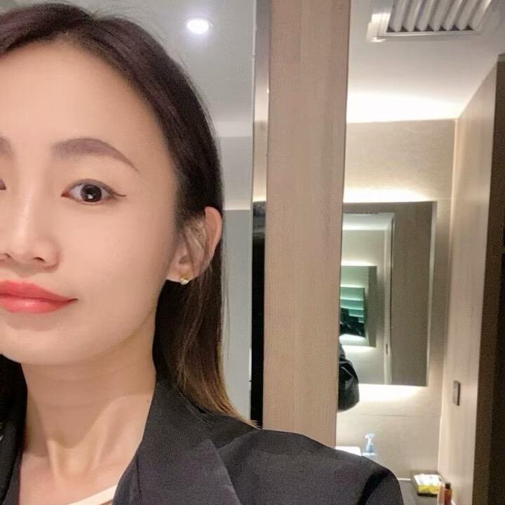 万荣财富步行街小米店小竞