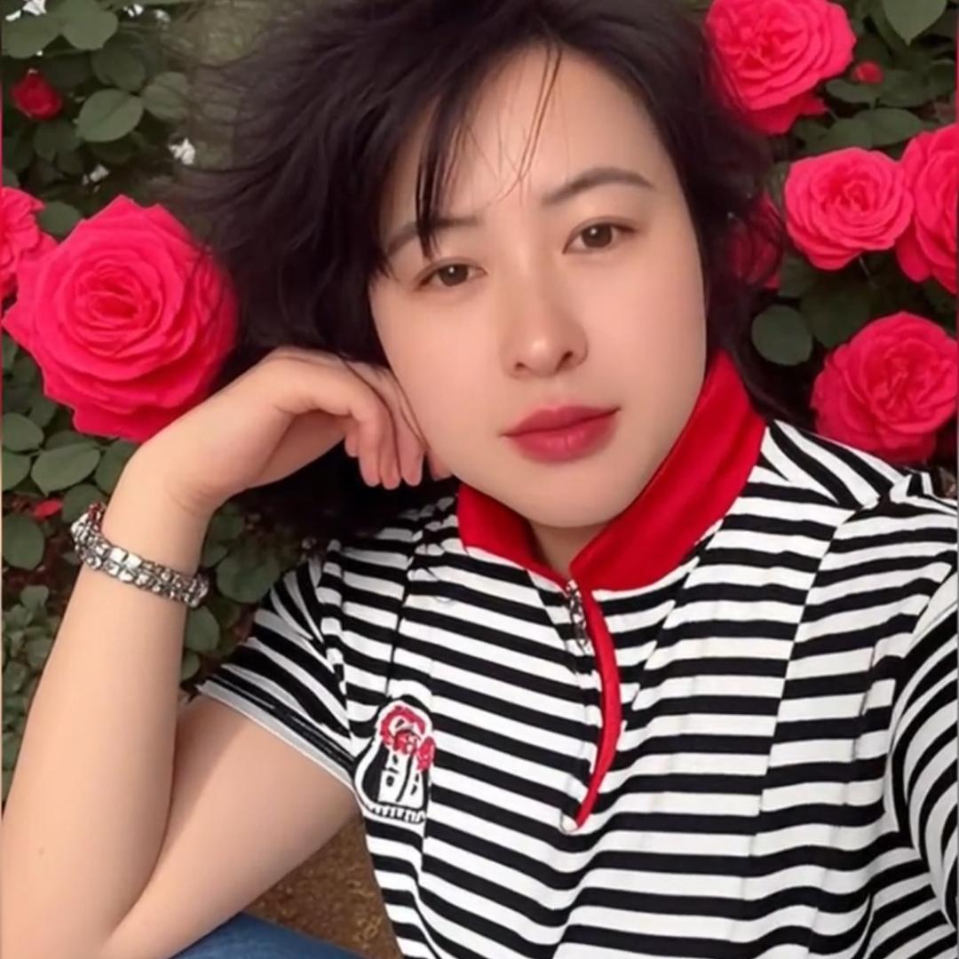 淡看人间三千事 闲来轻笑两三声