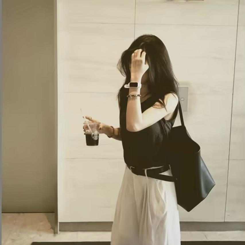 𝓑𝓮𝓼𝓽𝓸𝔀妤.💭