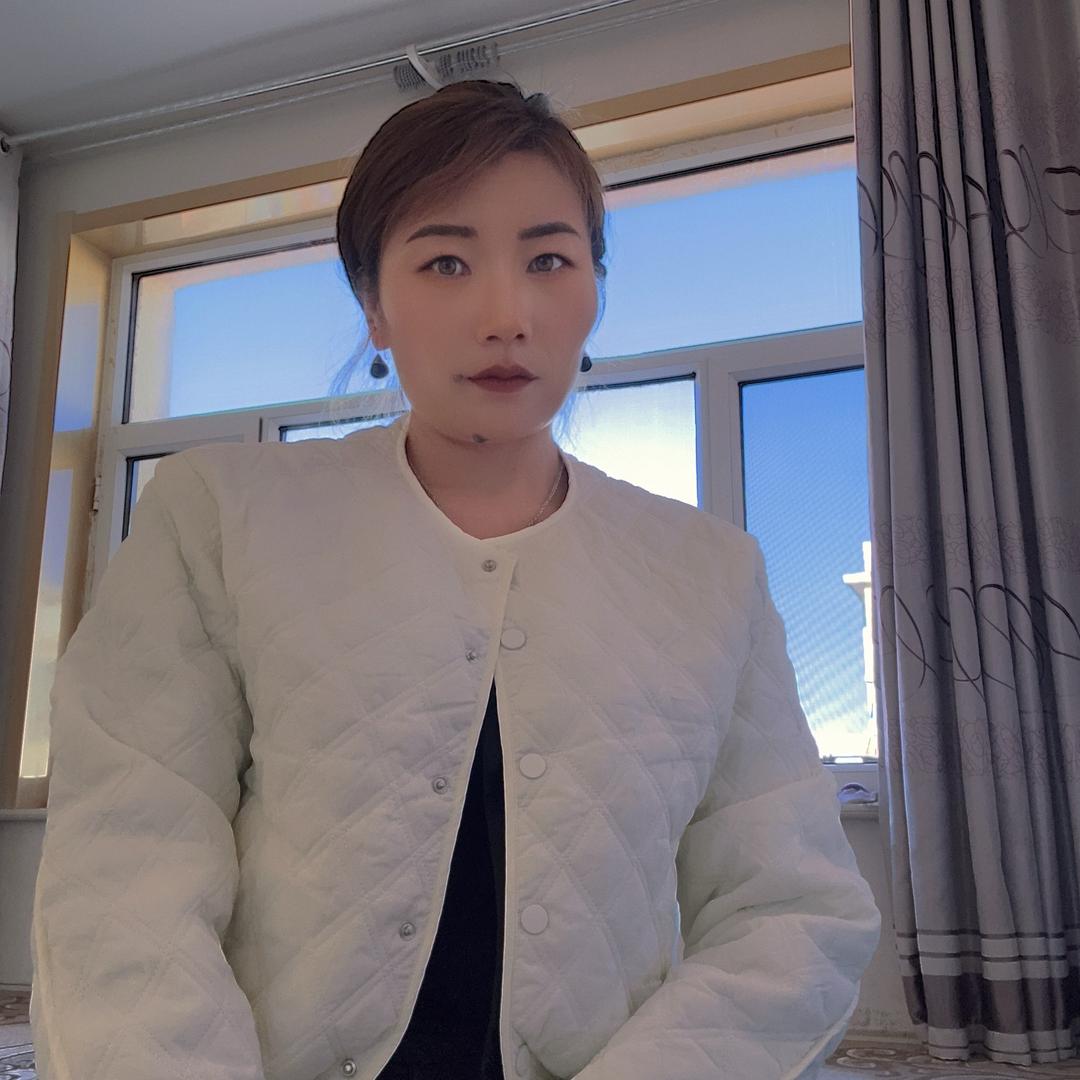 乌仁高娃（橱窗带货）