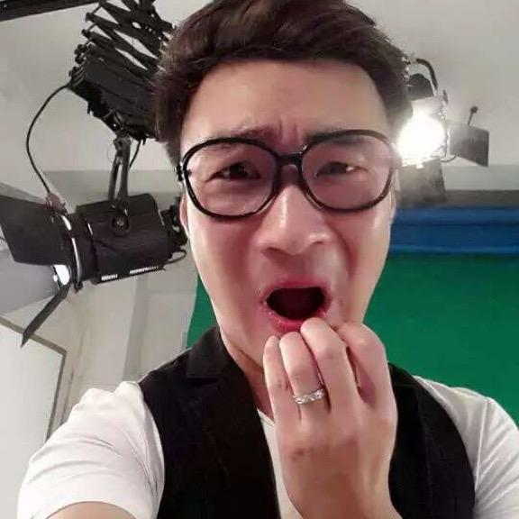 盏鬼四眼仔
