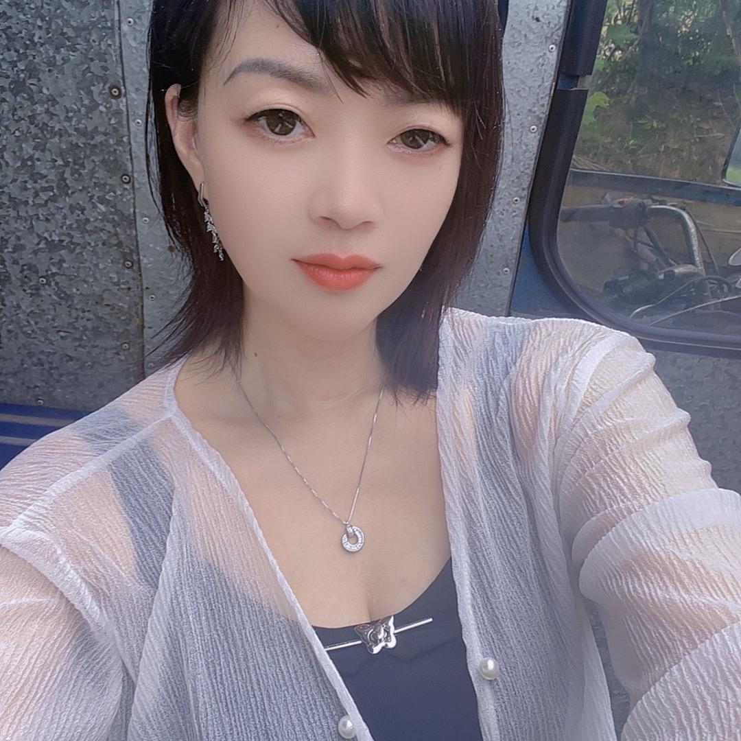 丫头依依