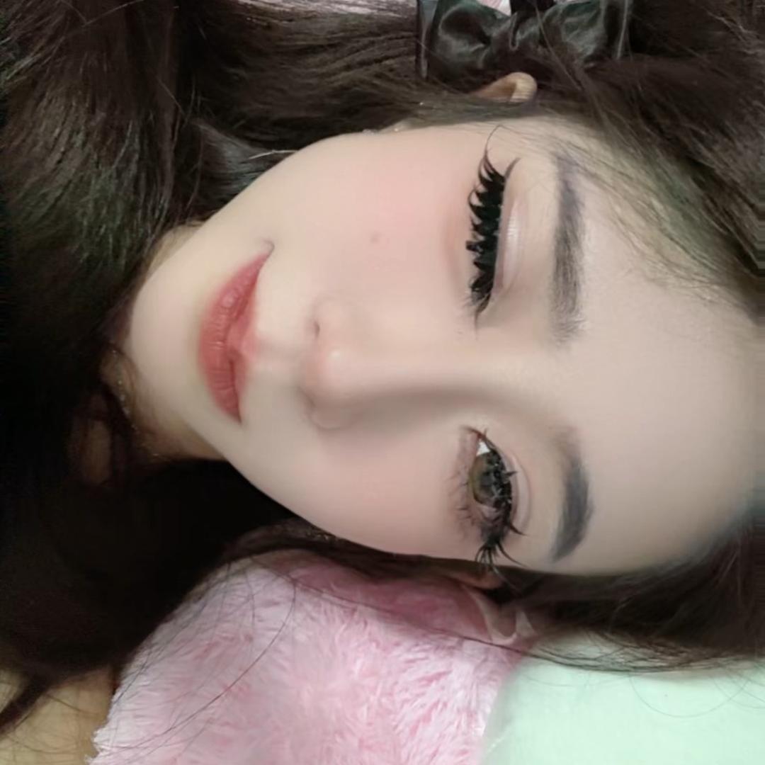 李妍。