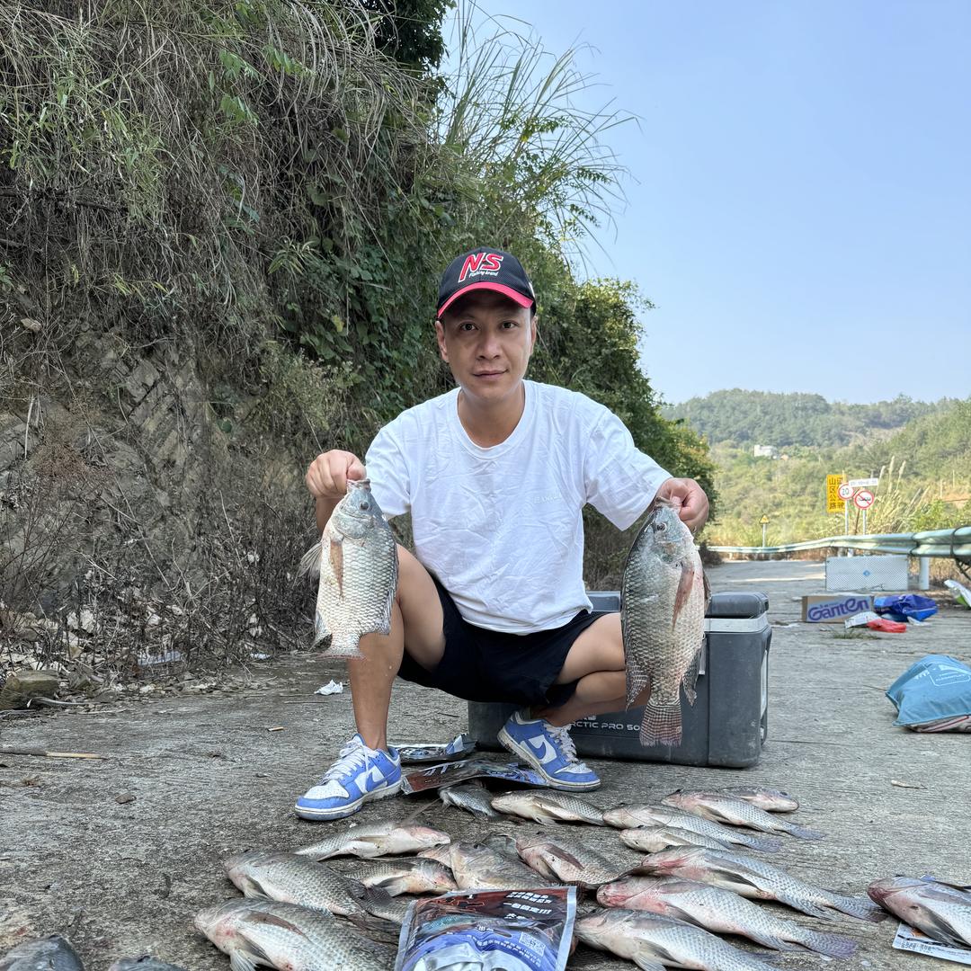 杨超钓鱼