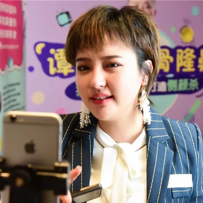 大嘴巴子芝芝