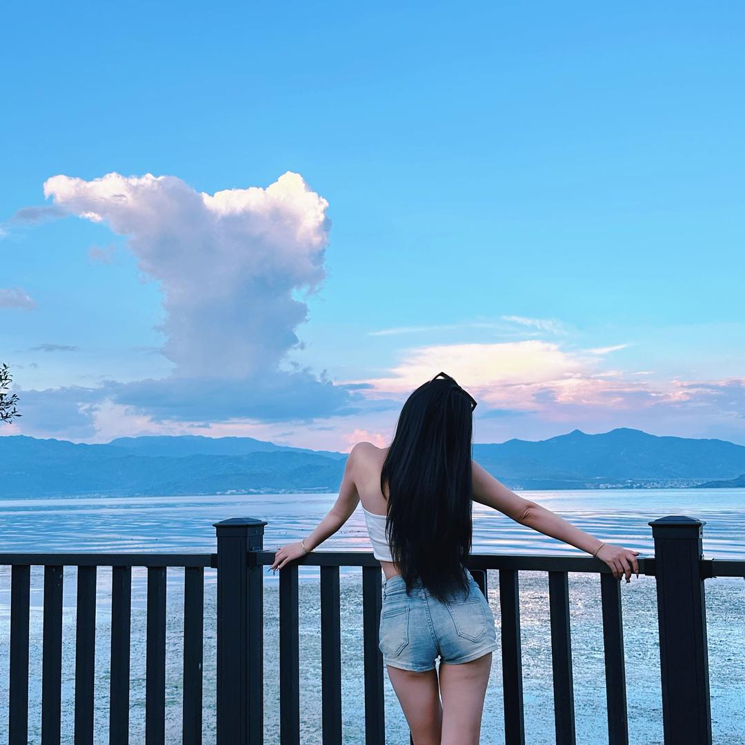 左左。