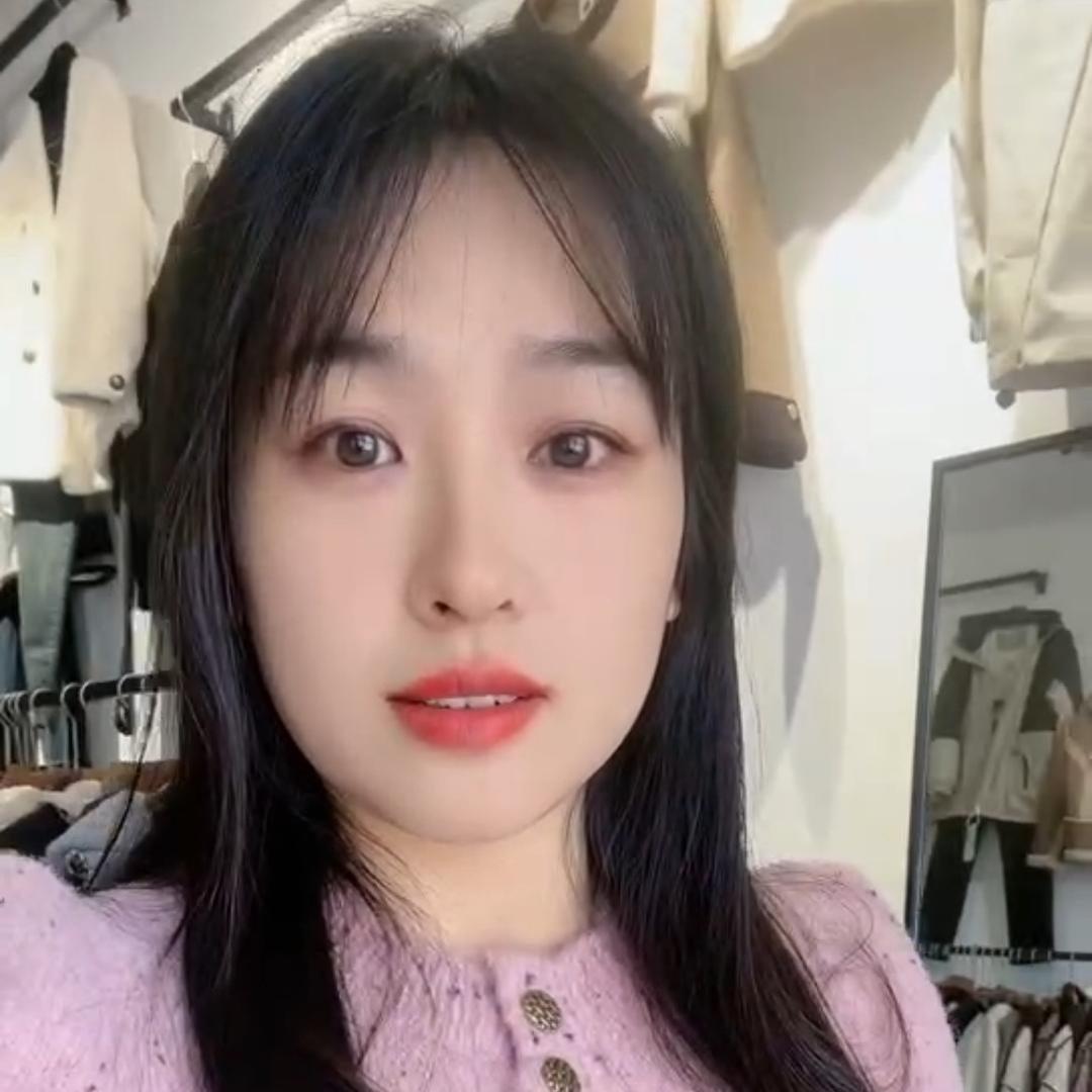 梁洼艾尚依女装