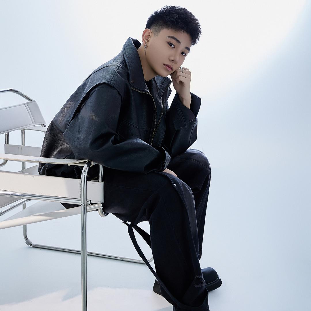 翊·宁《建设路曲艺厅》