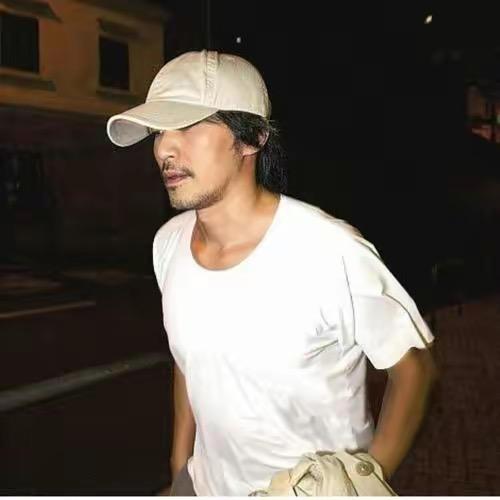 忧郁的红领巾