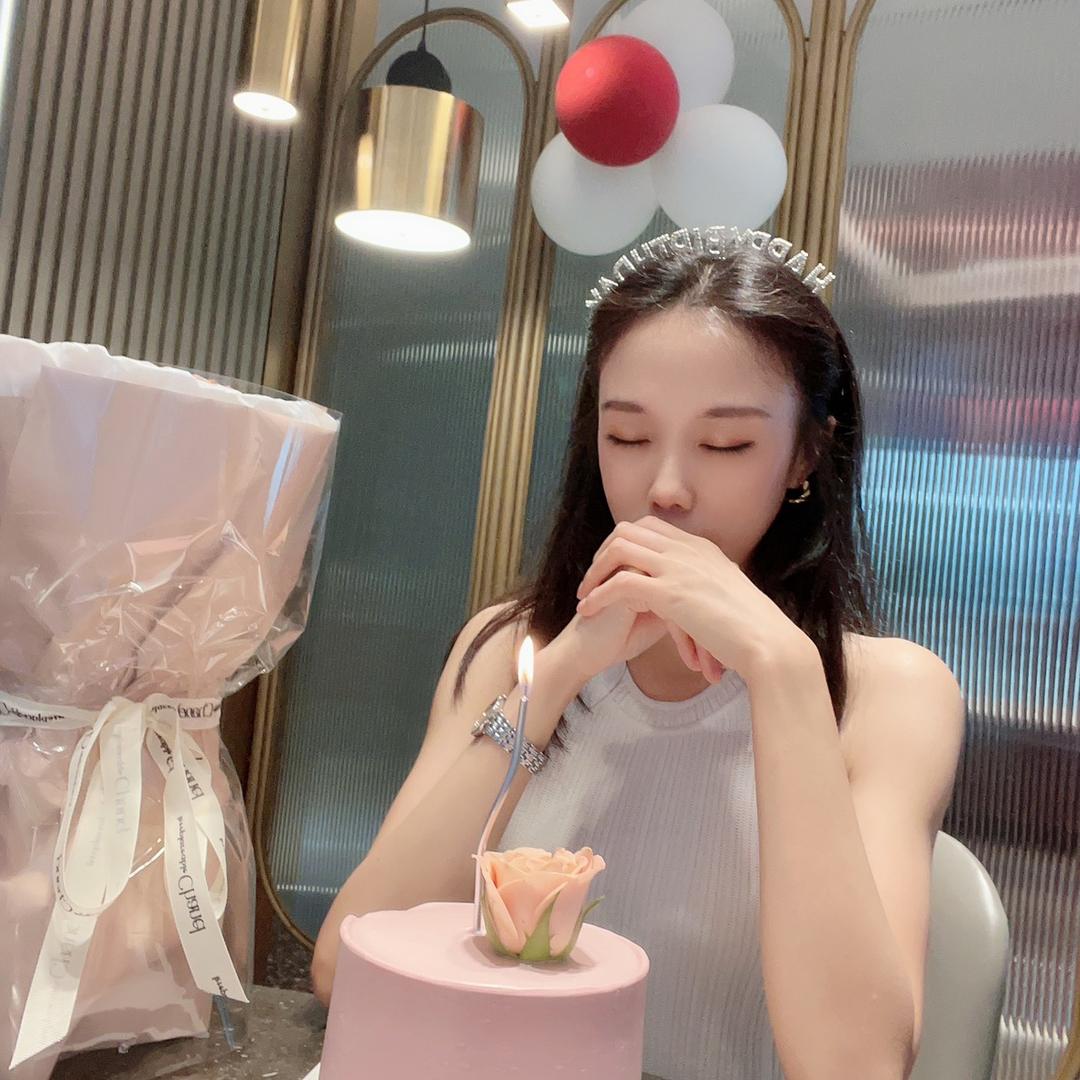 桃子味的桃子Yang。