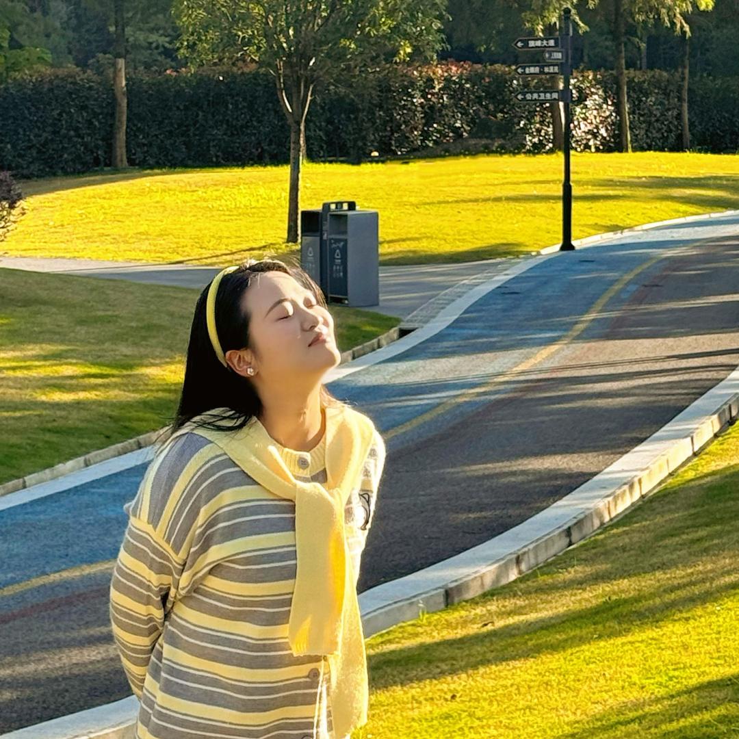 小梁同学