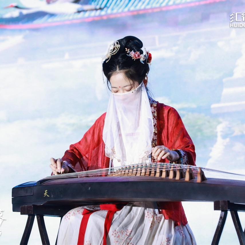 -弹古筝的五小小