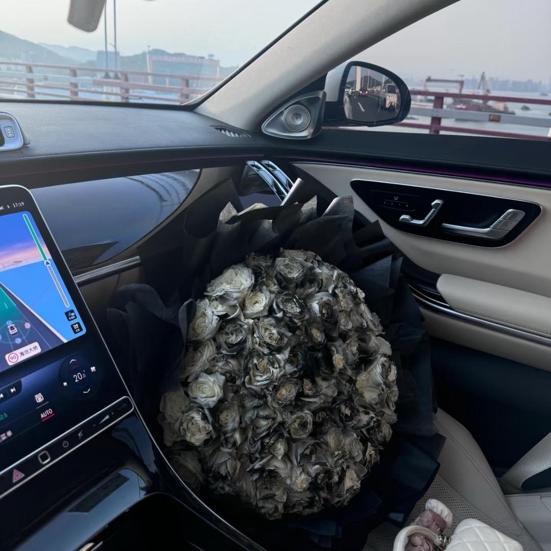 京东酒世界昱轩商贸(兴贸三街店)泽荣铭吴科技有限公司-句号