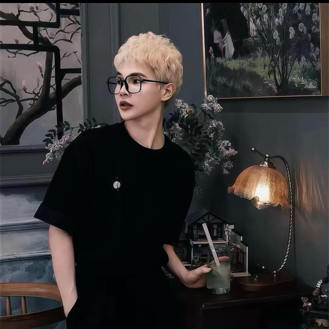 QIAOLA乔拉~(穿搭)