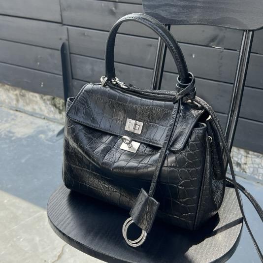 JANE HOLLI女包小助理