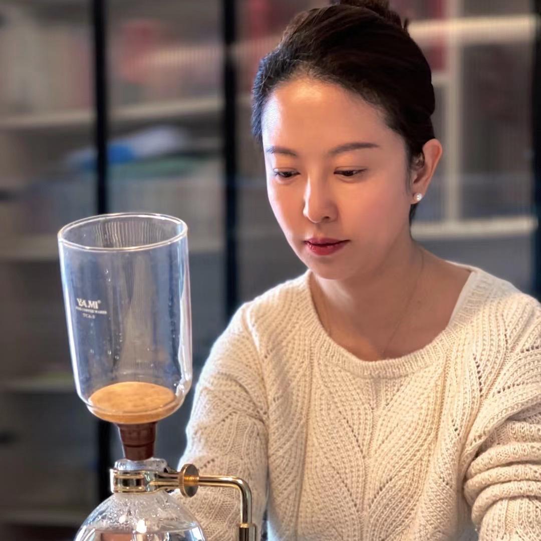 做咖啡的小薇