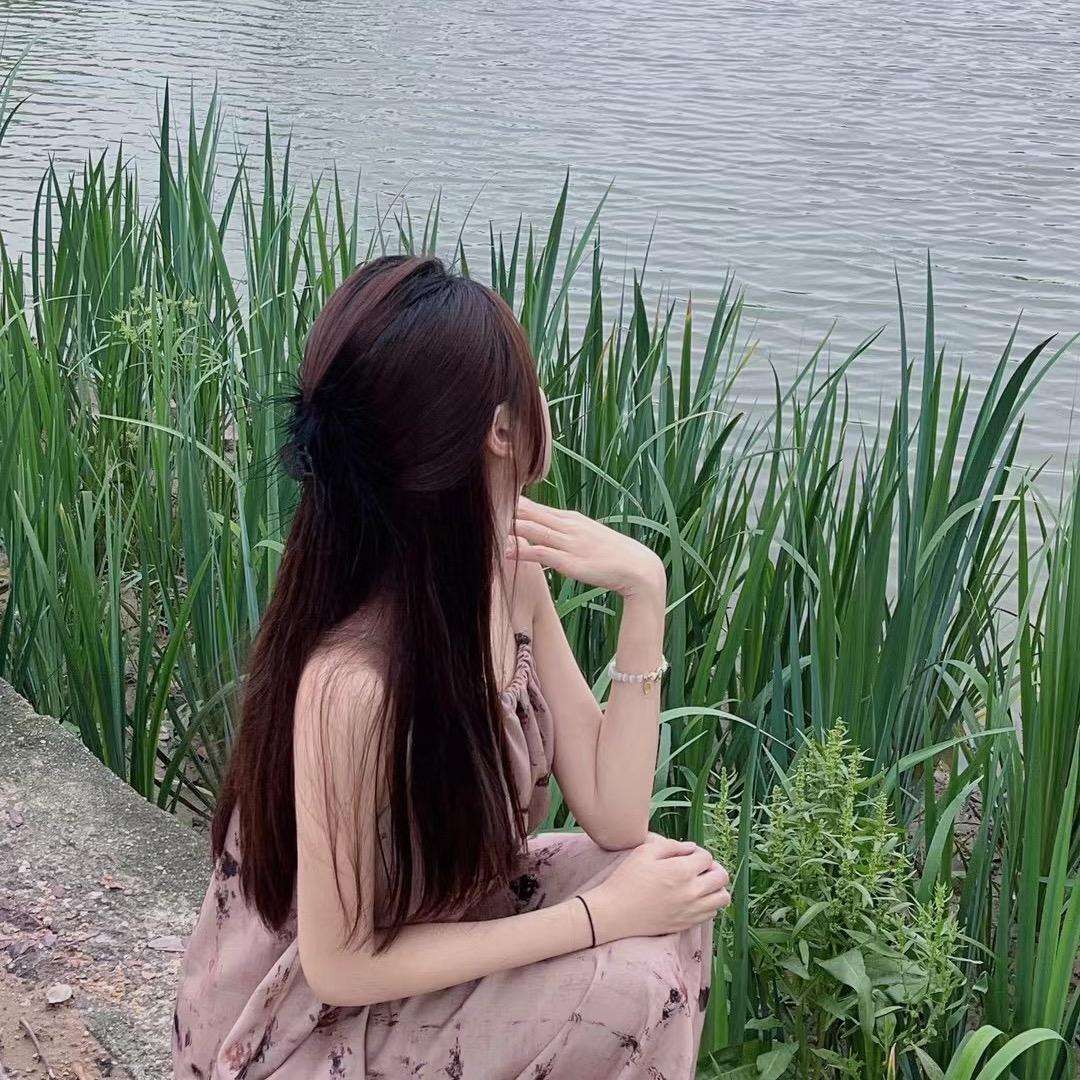八月