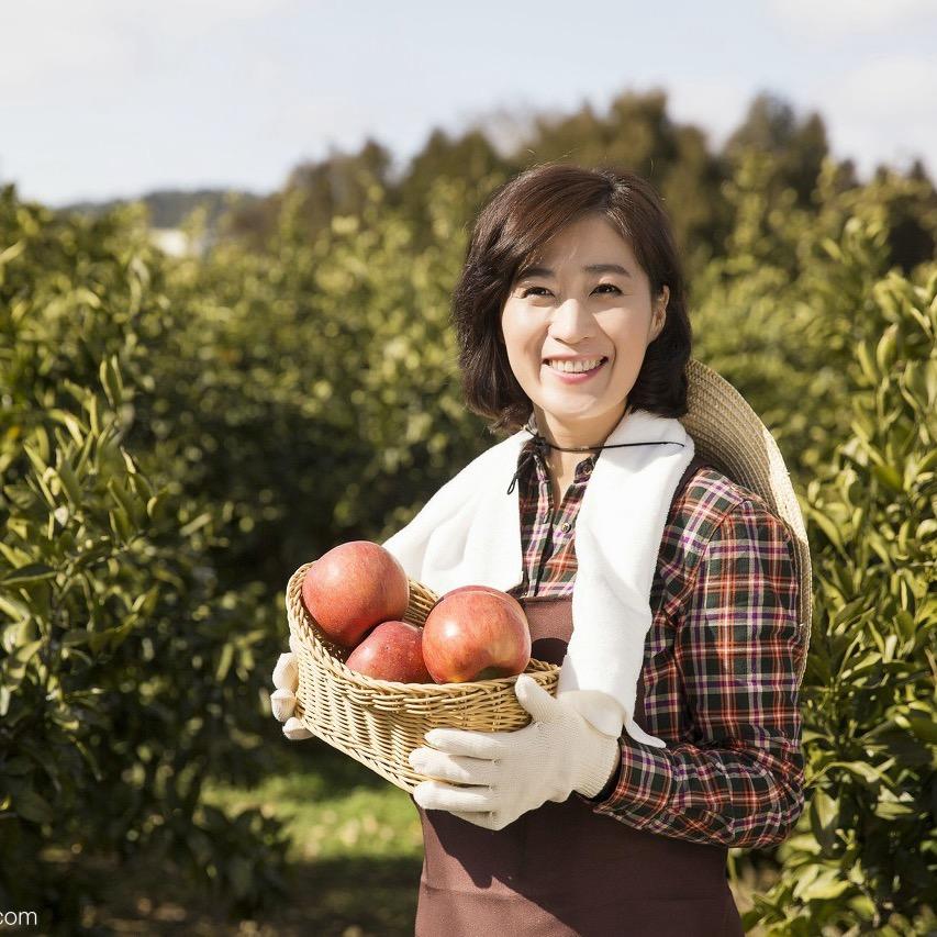 卖丑苹果的小妹