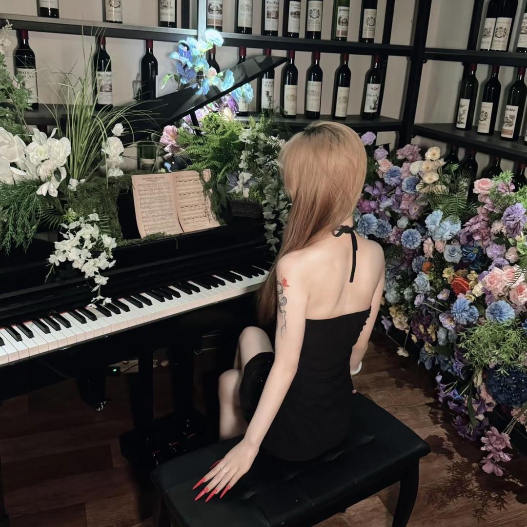 忧郁的负二代..